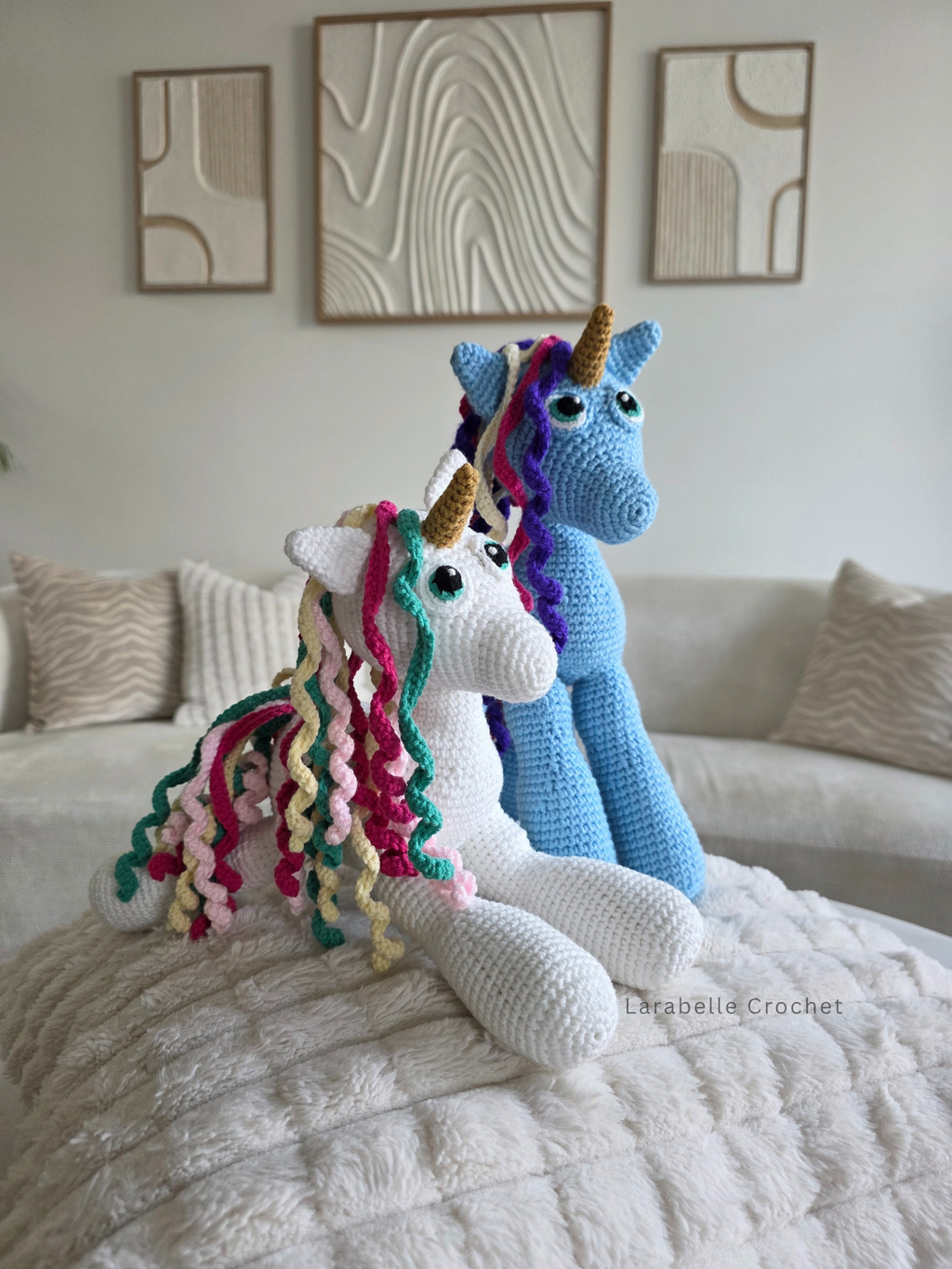 Side view of two unicorn crochet amigurumi